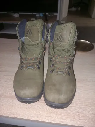 Botas de caza chiruca verdes y naranjas