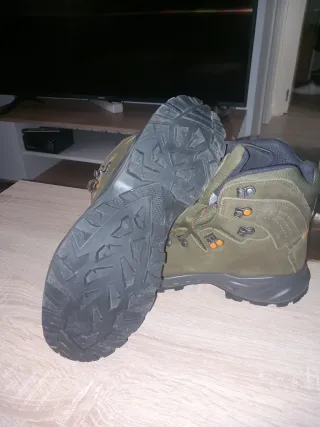 Botas de caza chiruca verdes y naranjas