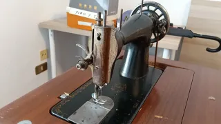 Máquina de coser antigua Alfa