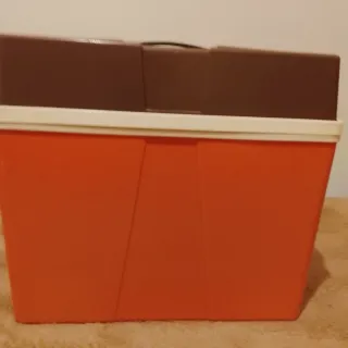 Nevera vintage naranja y marrón