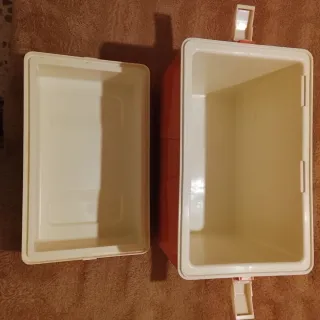 Nevera vintage naranja y marrón