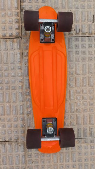 Monopatín naranja para niños