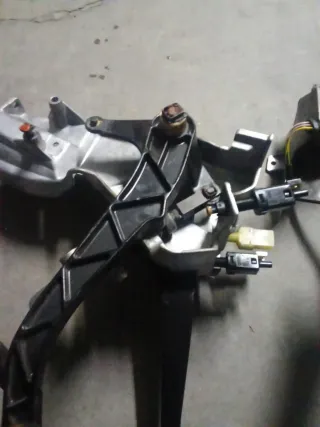 Consola, Varillaje, Pedalera y demás piezas A6