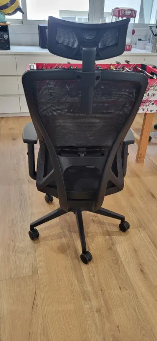 Silla de escritorio ergonómica negra