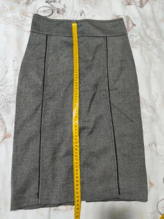 Falda Zara gris ajustada