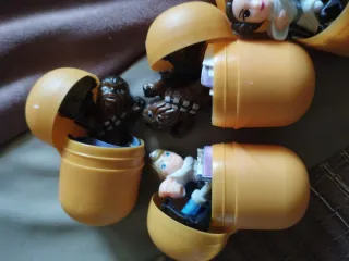 7 figuras Star Wars Kinder. Todas 5€.