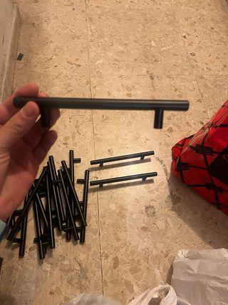 Tiradores negros para puertas de cocina