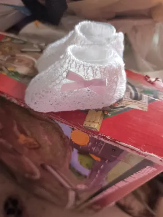 Patucos para bebé reborn blancos