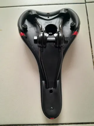 Sillin de bicicleta marca B-PRO.