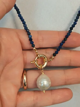 Collana con perla barocca e lapislazzuli