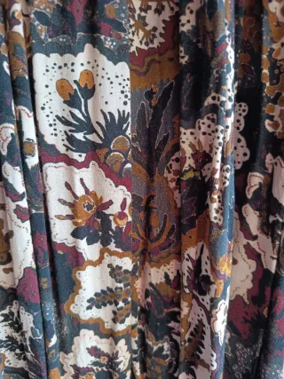 Vestido largo estampado, fruncido pecho.