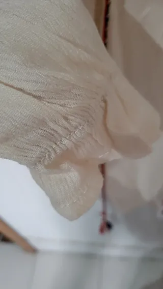 Blusa JEUVRE Beige con Tiras y Borlas