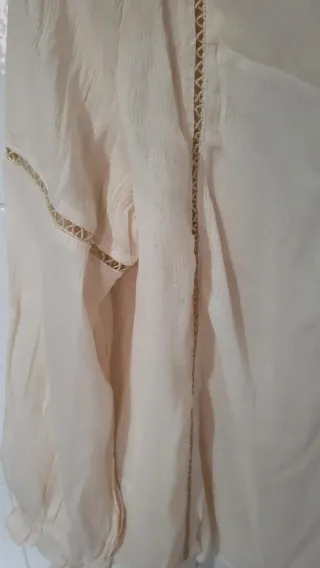 Blusa JEUVRE Beige con Tiras y Borlas