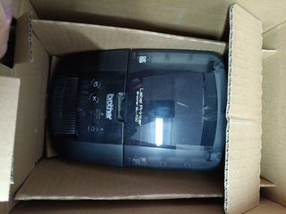 Brother QL700, Impresora de etiquetas profesional con tecnología térmica directa, con función "Conectar y Etiquetar"