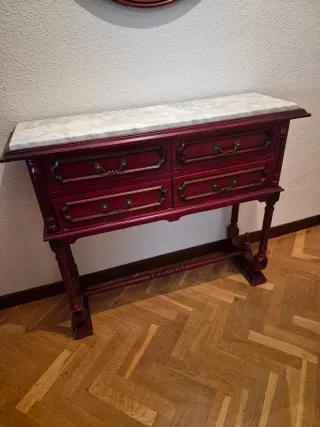 Recibidor de madera con mármol