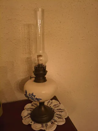 Lámpara de mesa de porcelana y cristal