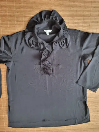 Blusón negro con volantes