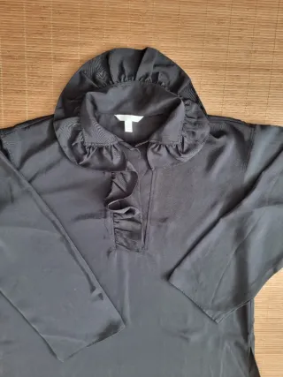 Blusón negro con volantes