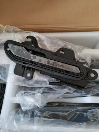 Tesla Manetas iluminadas autopresentables