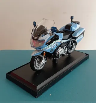 Moto BMW R 1200 RT Polizia Maisto 1:18
