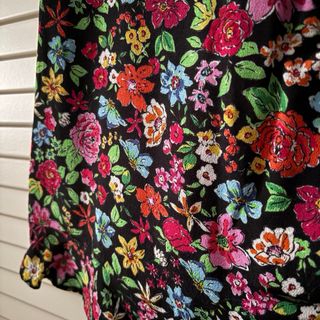 Falda floral Bershka