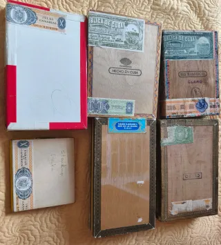 Scatole di sigari vuote