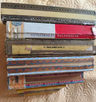 Scatole di sigari vuote