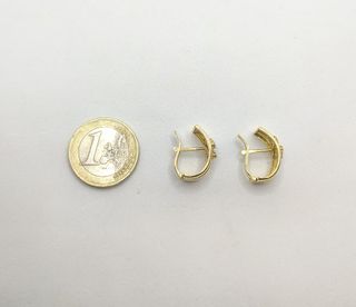 Pendiente de oro de 18k con diamantes, 5.93 g.