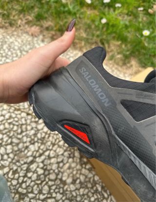 Zapatillas Salomon Trail Negras y Rojas