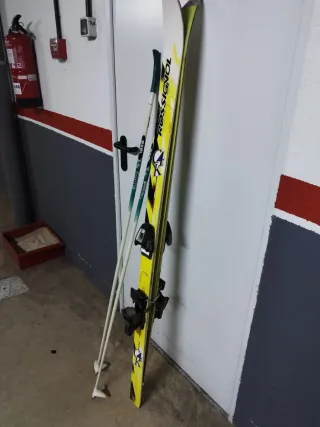 Esquís Rossignol 165cm +fijaciones +bastones 150cm