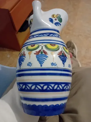Jarra antigua pintada a mano