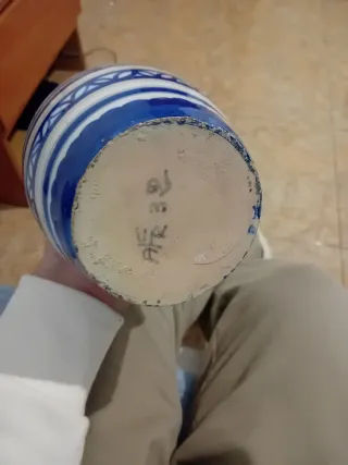 Jarra antigua pintada a mano