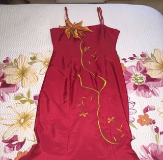 Vestido sirena rojo bordado floral