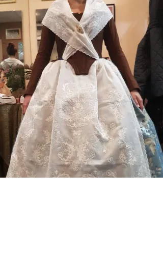 Vestido de fallera marrón y azul