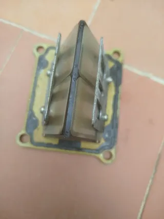 Caja de láminas Suzuki RM