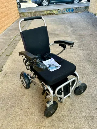 Silla de ruedas eléctrica en buen estado