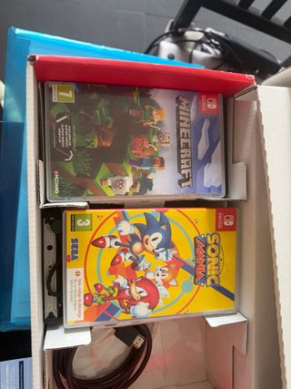 Nintendo Switch + Joy-Con Blu e Rosso