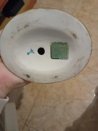 Figura de porcelana mujer con laúd