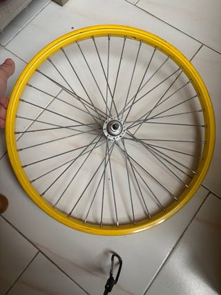 Llantas de aluminio de 20” amarillas