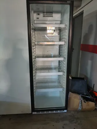 Nevera expositora para tienda
