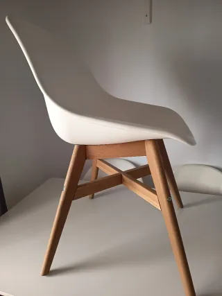 Mesa y 4 Sillas Comedor IKEA.