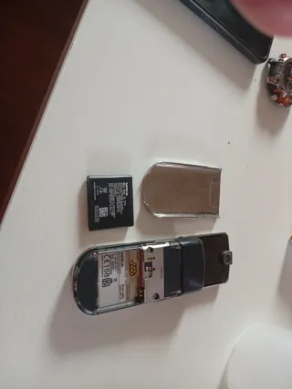 Teléfono Móvil Nokia Sirocco Plata