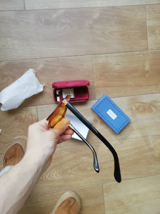 Gafas de sol Gucci negras y amarillas