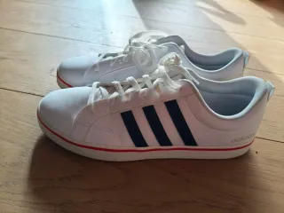 Zapatillas Adidas Hombre. Talla 46 2/3