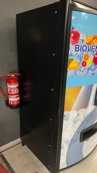 Maquina Expendedora Azkoyen Aguas y latas