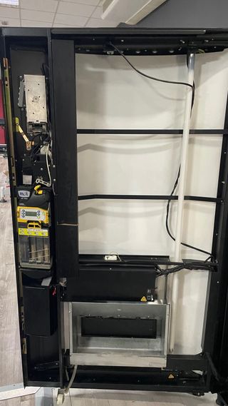 Maquina Expendedora Azkoyen Aguas y latas