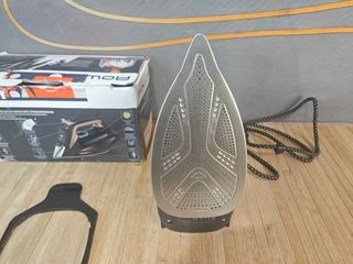 Rowenta Focus Excel Placha de vapor vertical 2700W