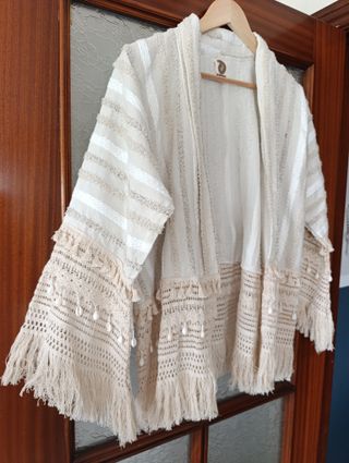 Chaqueta boho conchas y flecos