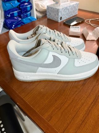 Nike Air Force 1 '07 LV8 Talla 42