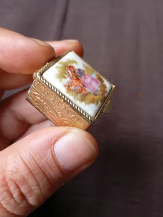 Pastillero porcelana bronce años 50